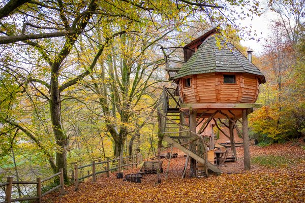 Quels sont les critères pour louer une cabane dans les arbres avec vue panoramique en Dordogne?